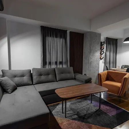 Luxury Adrianna 2 Daire