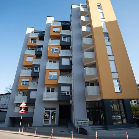 Luxury Adrianna 2 Daire