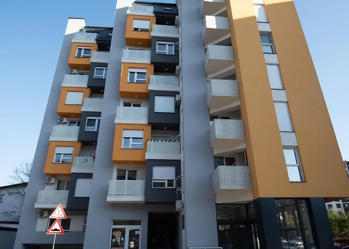 Luxury Adrianna 2 Daire